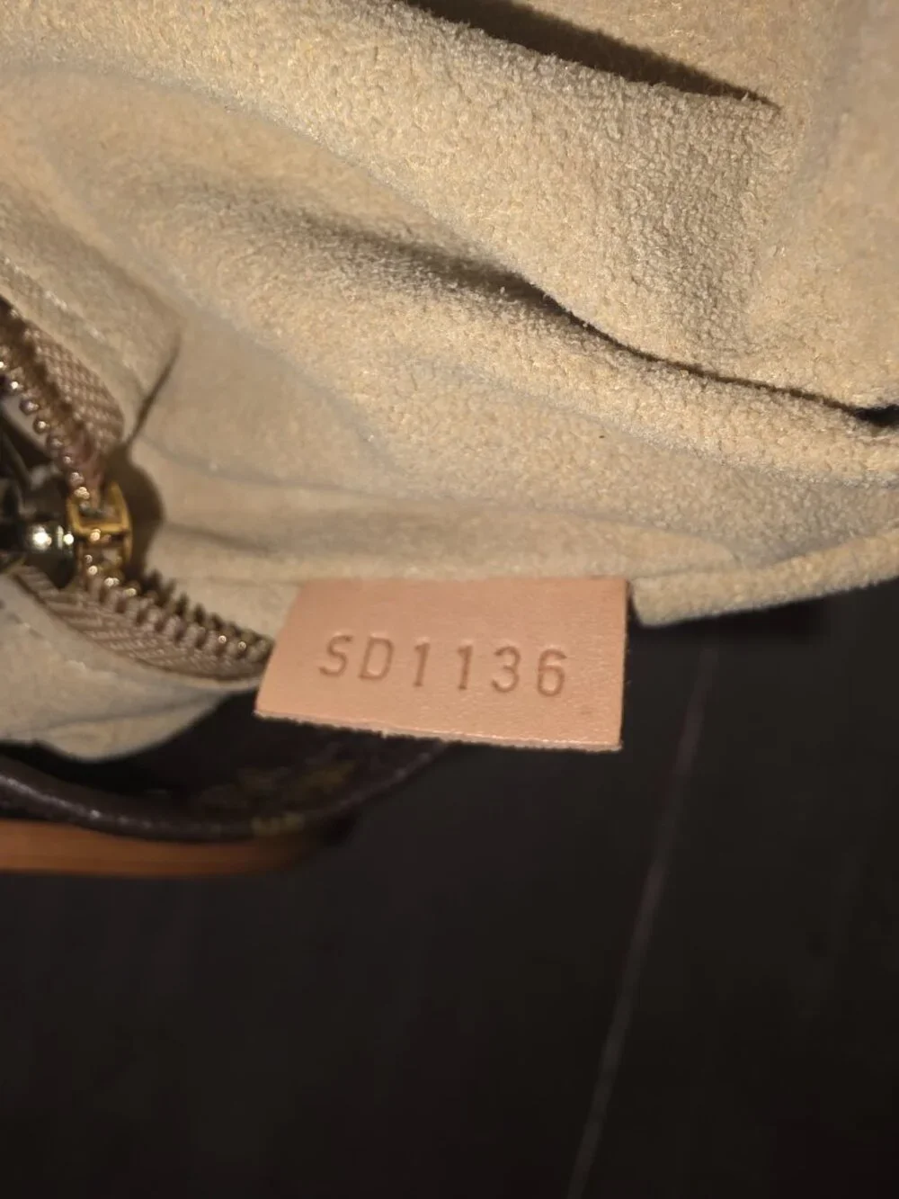 Louis Vuitton Artsy mm handbag